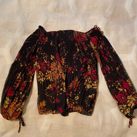 Wilfred Talence Blouse. Aritzia Size M - Picture 2 of 2